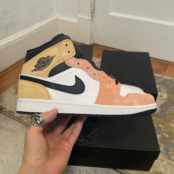 NIB Men Size 9 (Euro Sz 42.5) Jordan 1 Mid SE Sneakers Magic Ember/Sundial-White - Picture 10 of 17